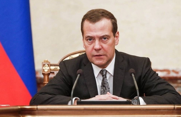 Медведев заявил о готовности ответить на размещение баз НАТО около России
