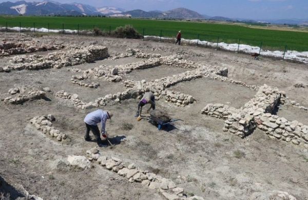 В Турции археологи раскопали гигантские врата